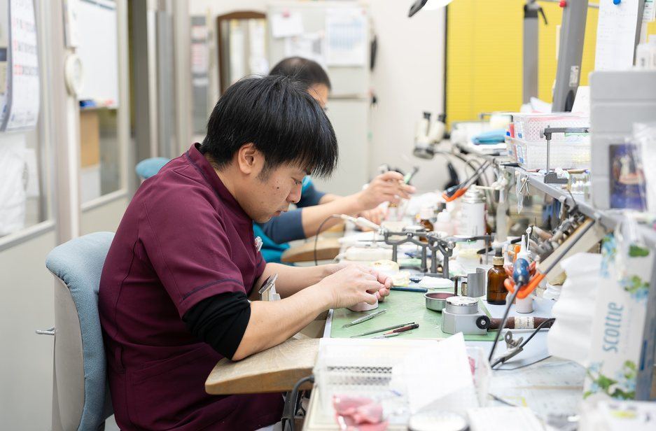 院内で入れ歯を製作
